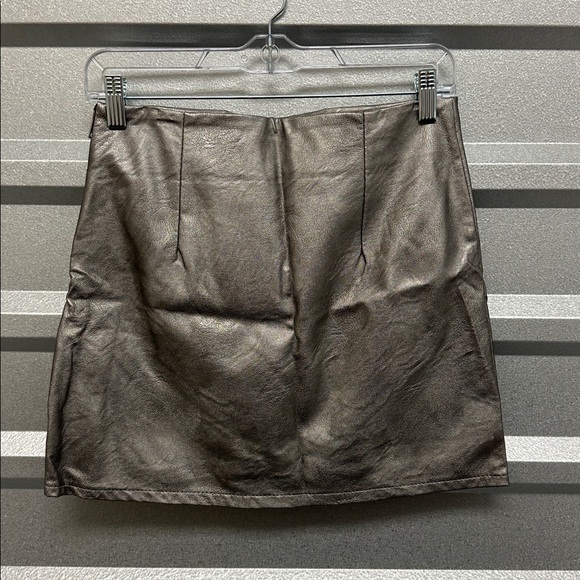 Venti6 Women’s Silver Platinum Faux Leather Mini Skirt Asymmetrical Size M CUTE - Picture 5 of 10